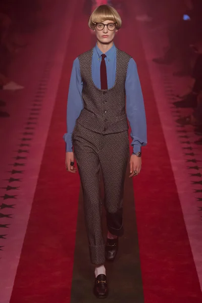 Look 29